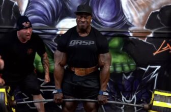 Joe Mackey Crushes a 412.8-Kilogram...