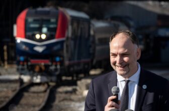 Amtrak CEO Steps Down as Trump and ...