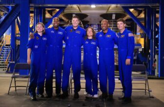 NASA Scraps Promise to Land ‘Firs...