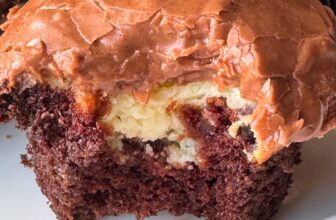 CHOCOLATE CREAM CHEESE CUPCAKES &#8...