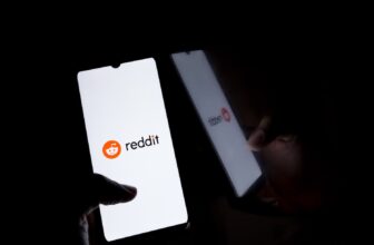 Reddit Looks to Get in Bed With Alt...