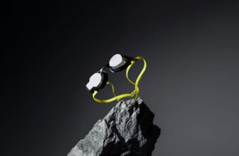 Form makes its smart swimming goggl...