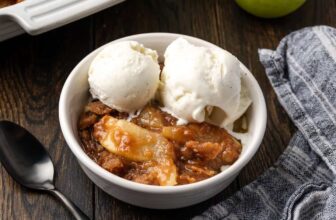 Apple Brown Betty (Easy & Deli...