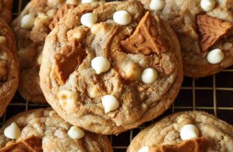 Gooey Stuffed Biscoff Cookies &#821...